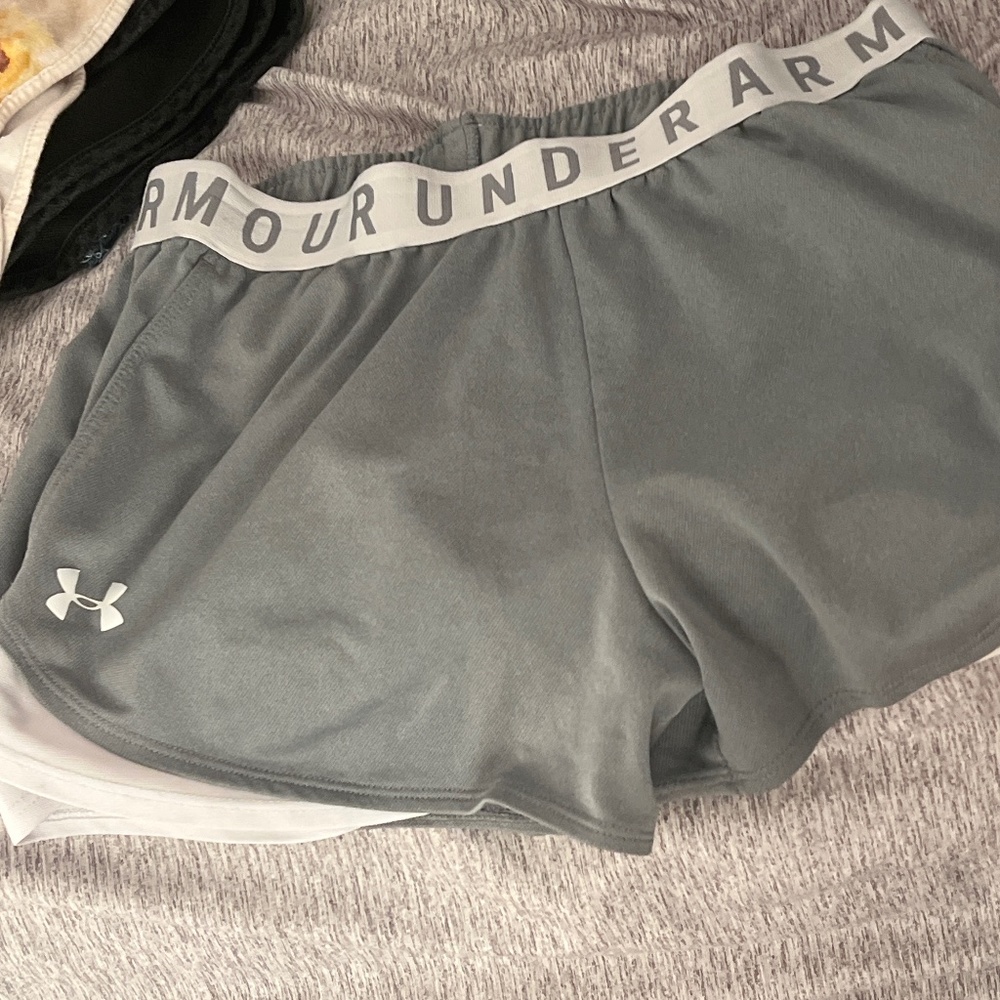 Size medium under armor shorts